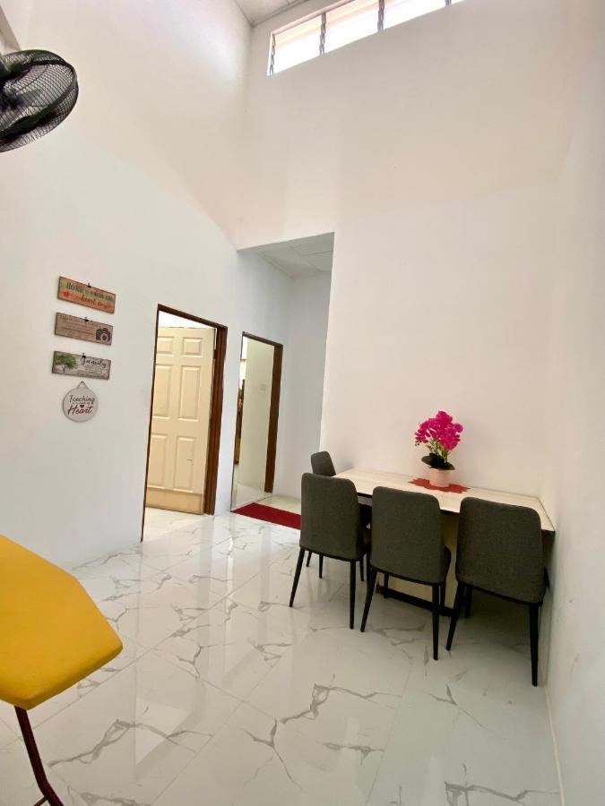 Lh Homestay Bandar Utama Gua Musang Exteriör bild